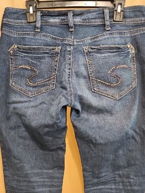 Silver Jeans Women's Skinny Jeans in Dark Blue Denim. Size W33/L31